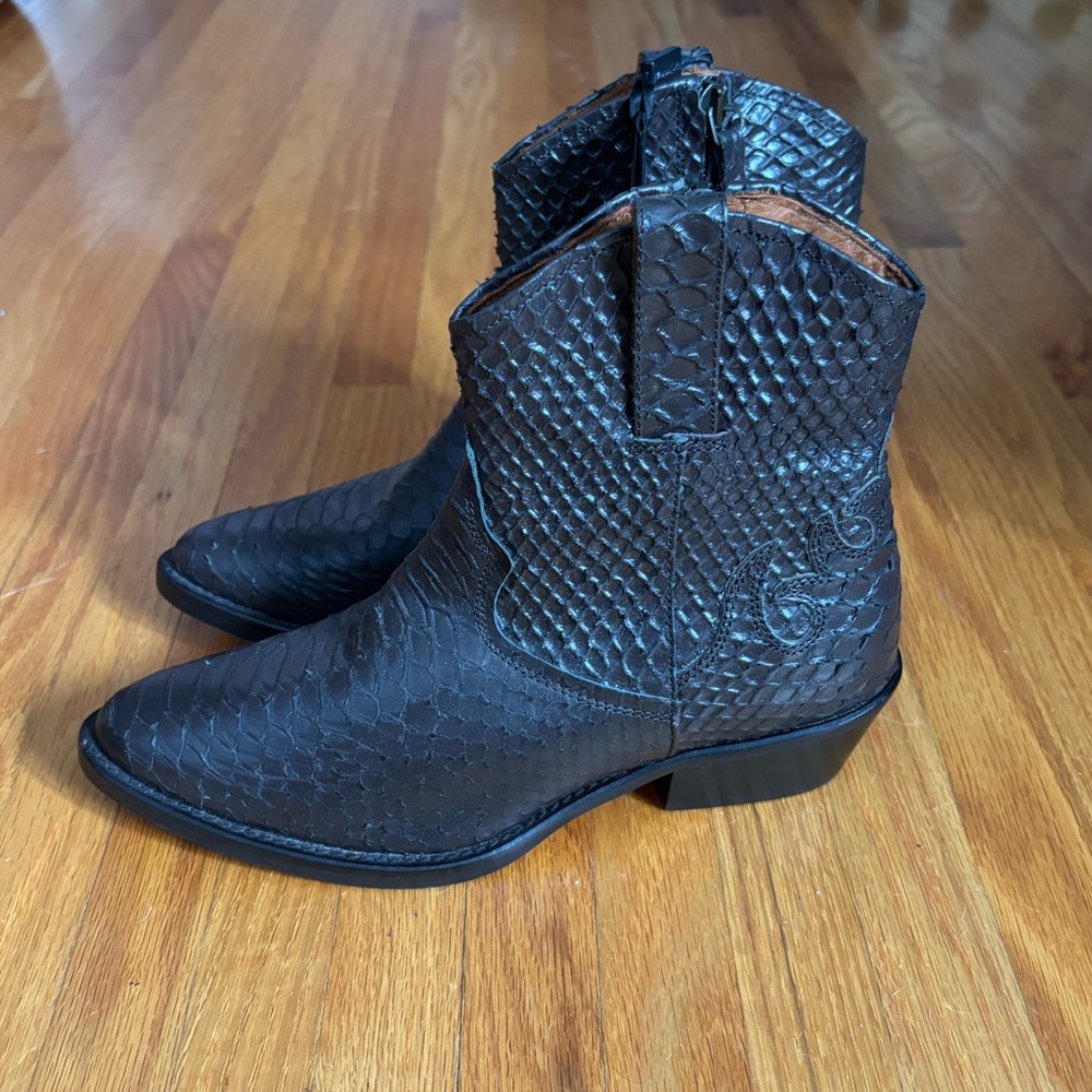 Brown Western Boots With Low Heel